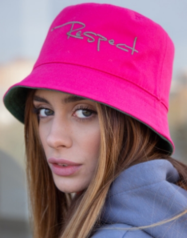 Рожева панамка KALUSH: як вона з'явилася і скільки зараз коштує тренд сезону